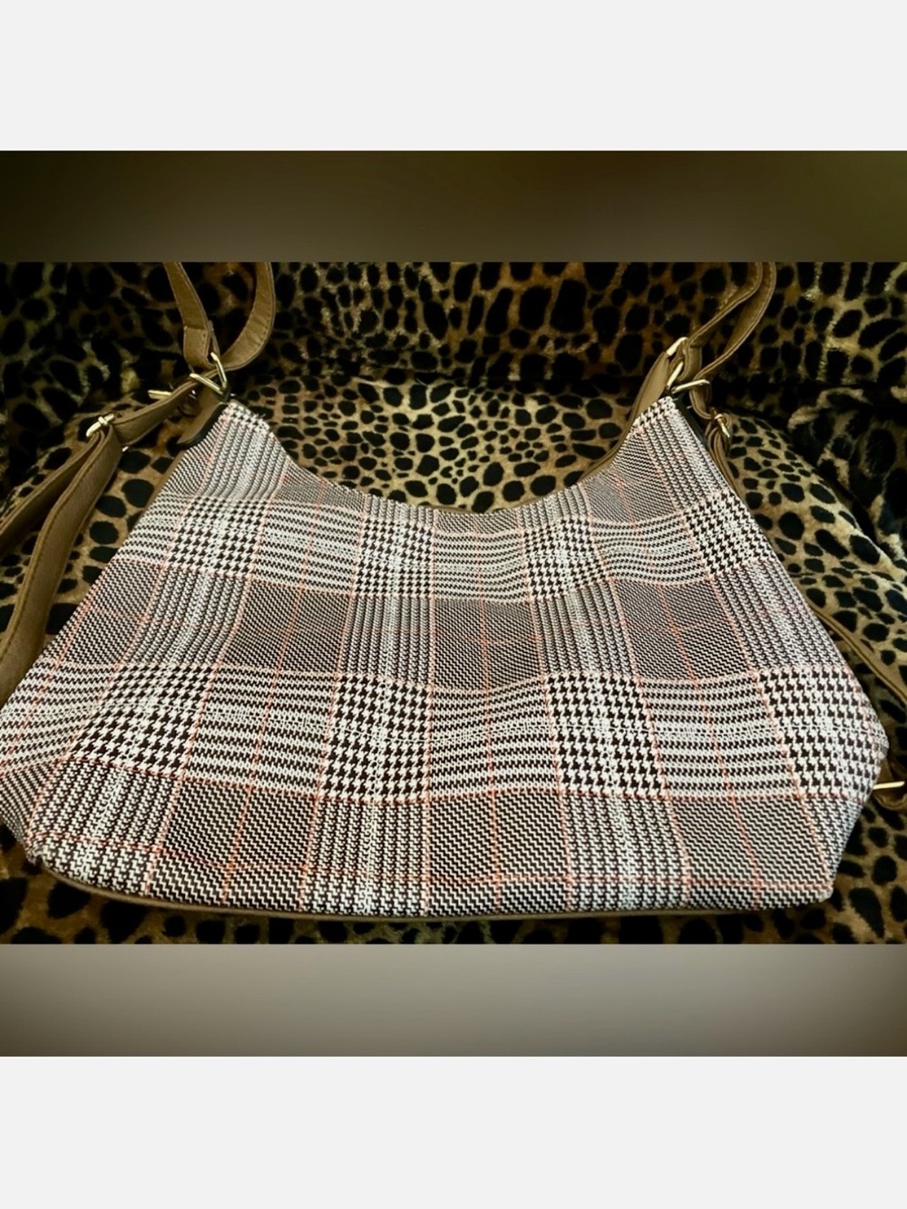 New Plaid Shoulder Bag in Leather Burberry Look.